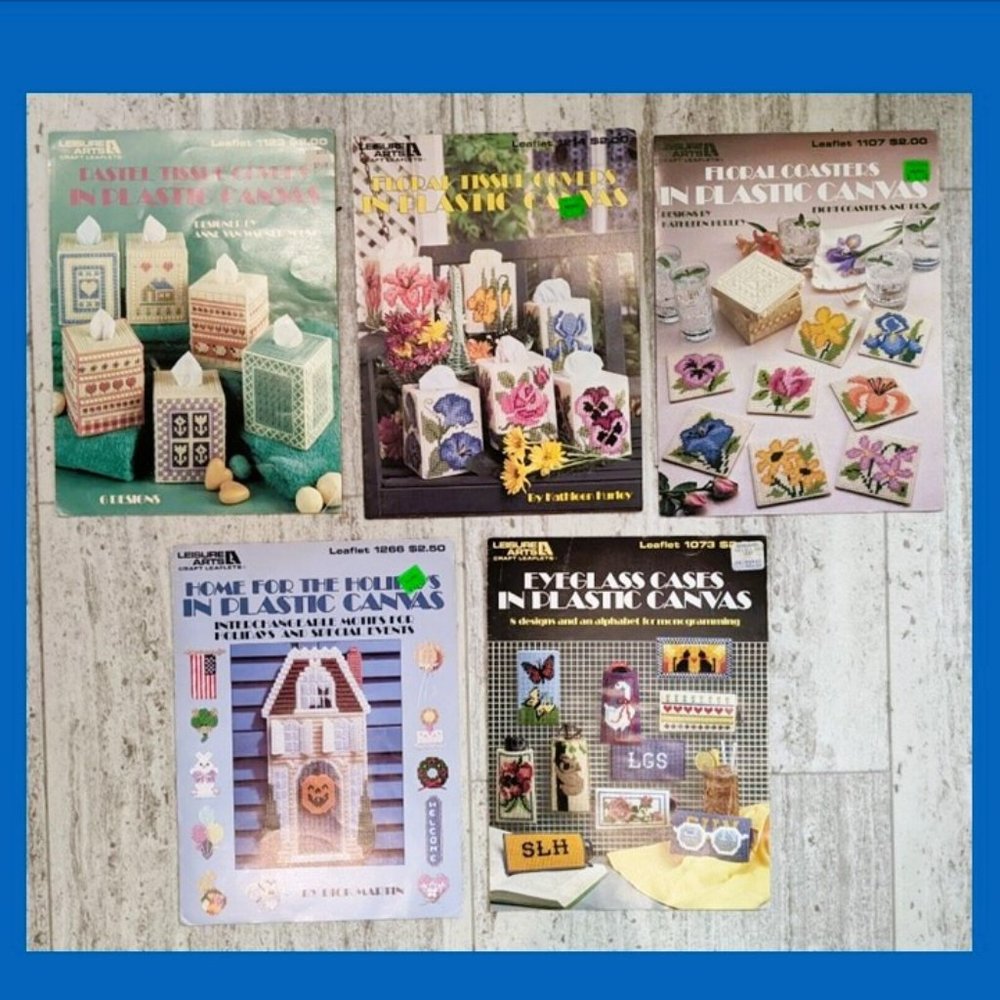 5 Vintage Leasure Arts Craft Leaflets Plastic Canvas Covers Coasters Holiday